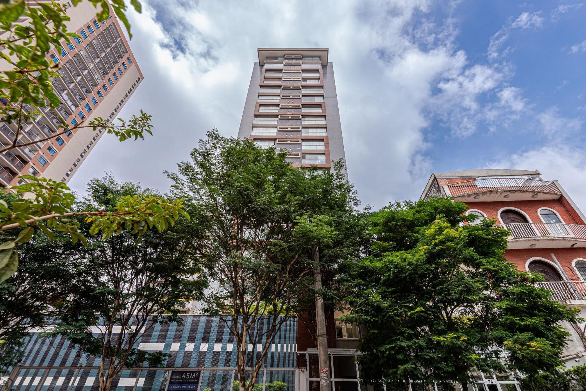Apartamento A 300m Do Metro, Com Sacada, 15º Andar!