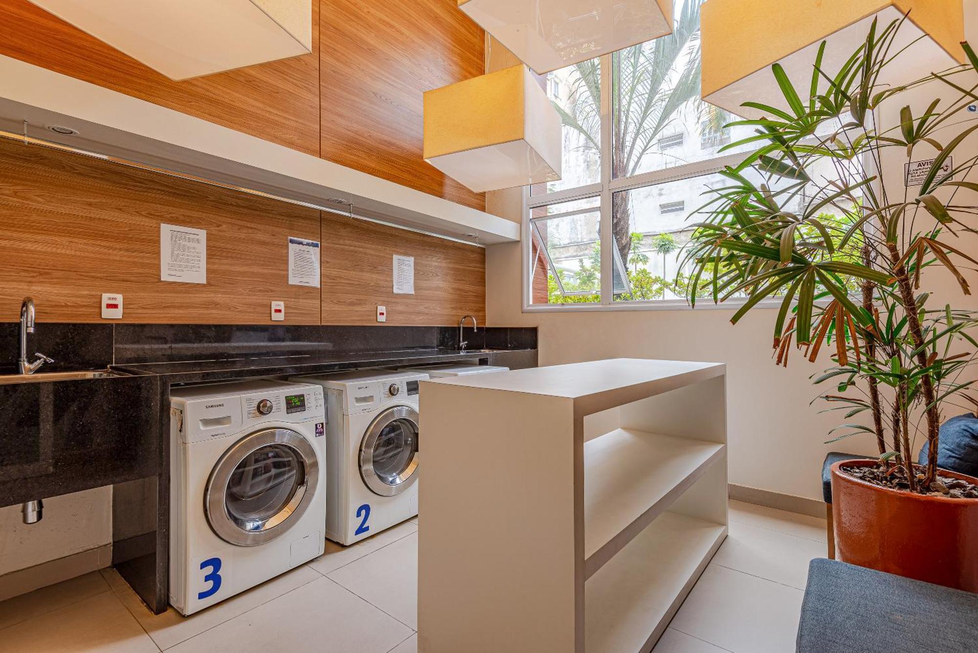 Apartamento A 300m Do Metro, Com Sacada, 15º Andar! *